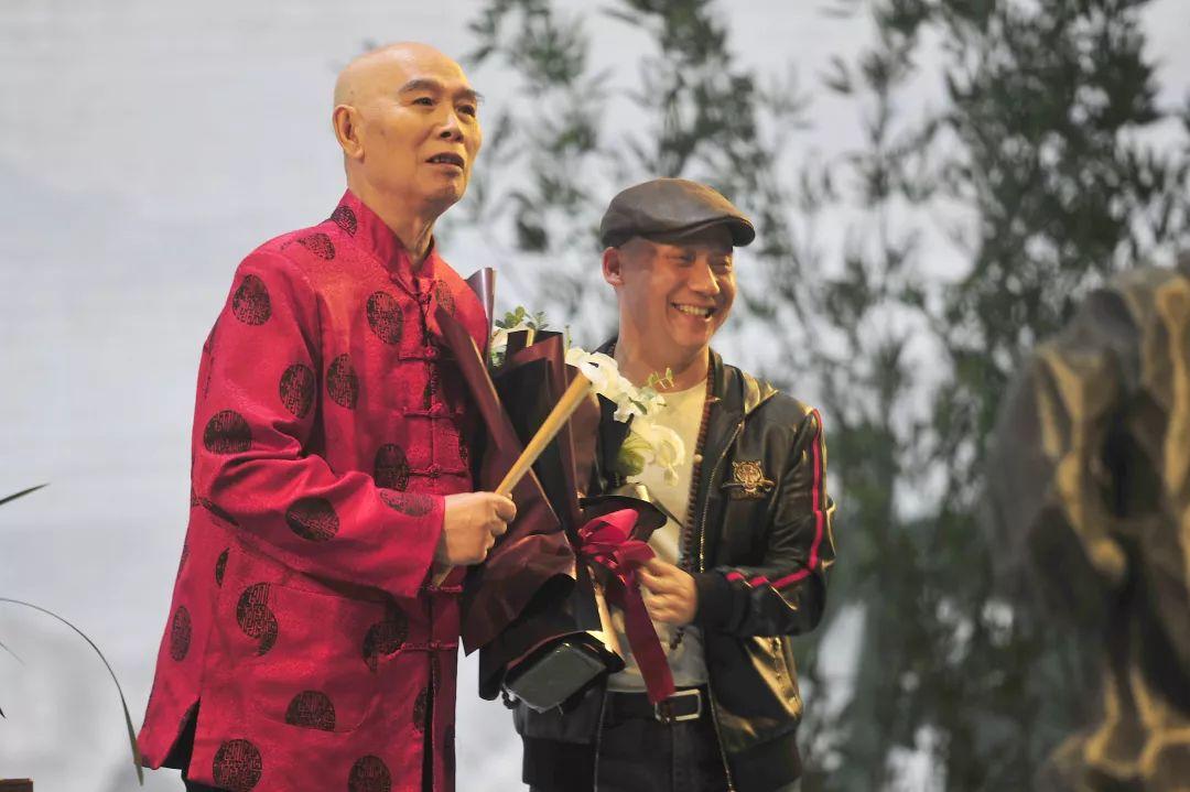 李伯清最新评书，邻里温情与友情的纽带